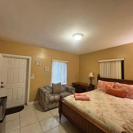 Royal Poinciana Stay Miami Springs Exterior photo