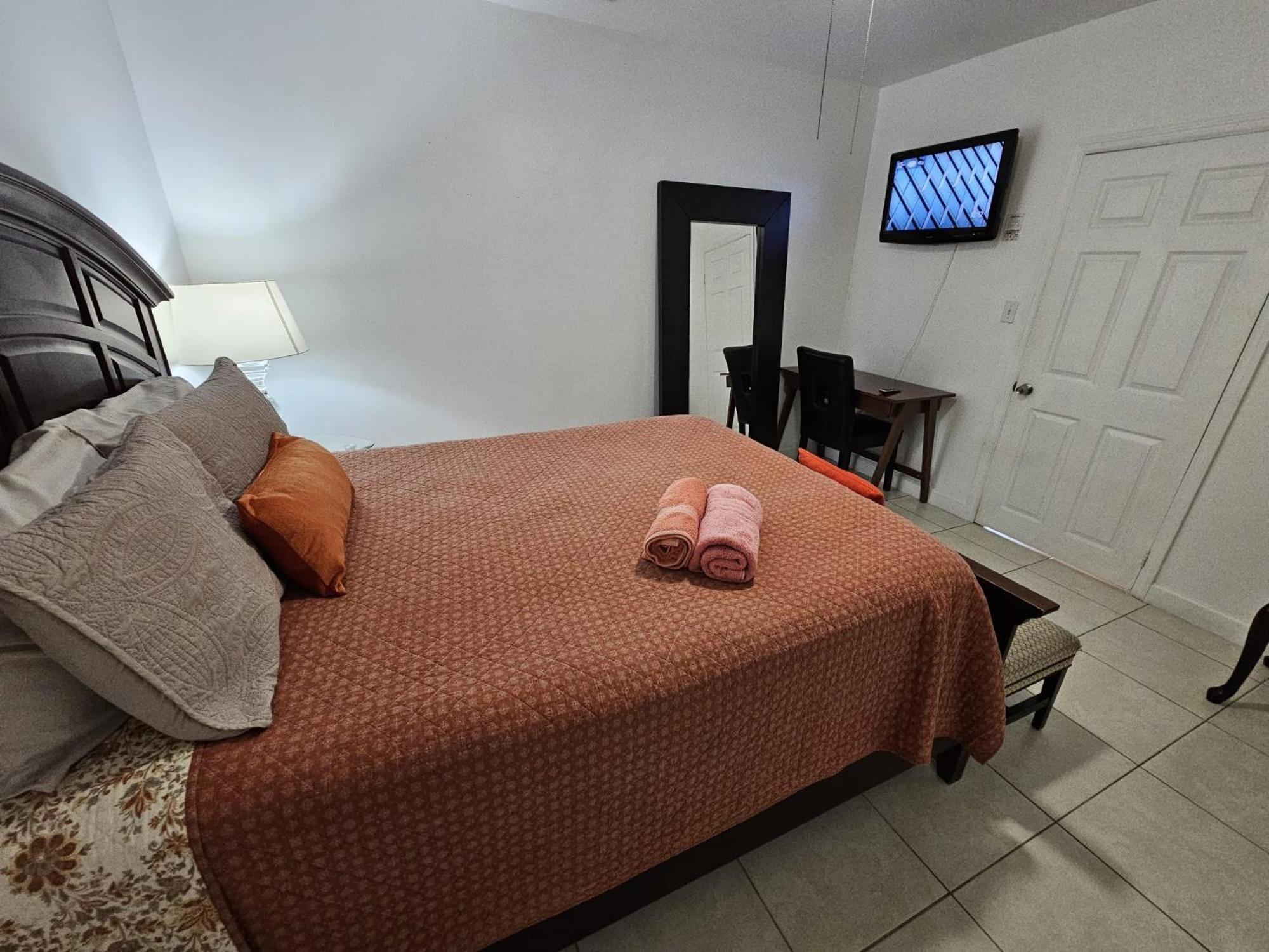 Royal Poinciana Stay Miami Springs Exterior photo