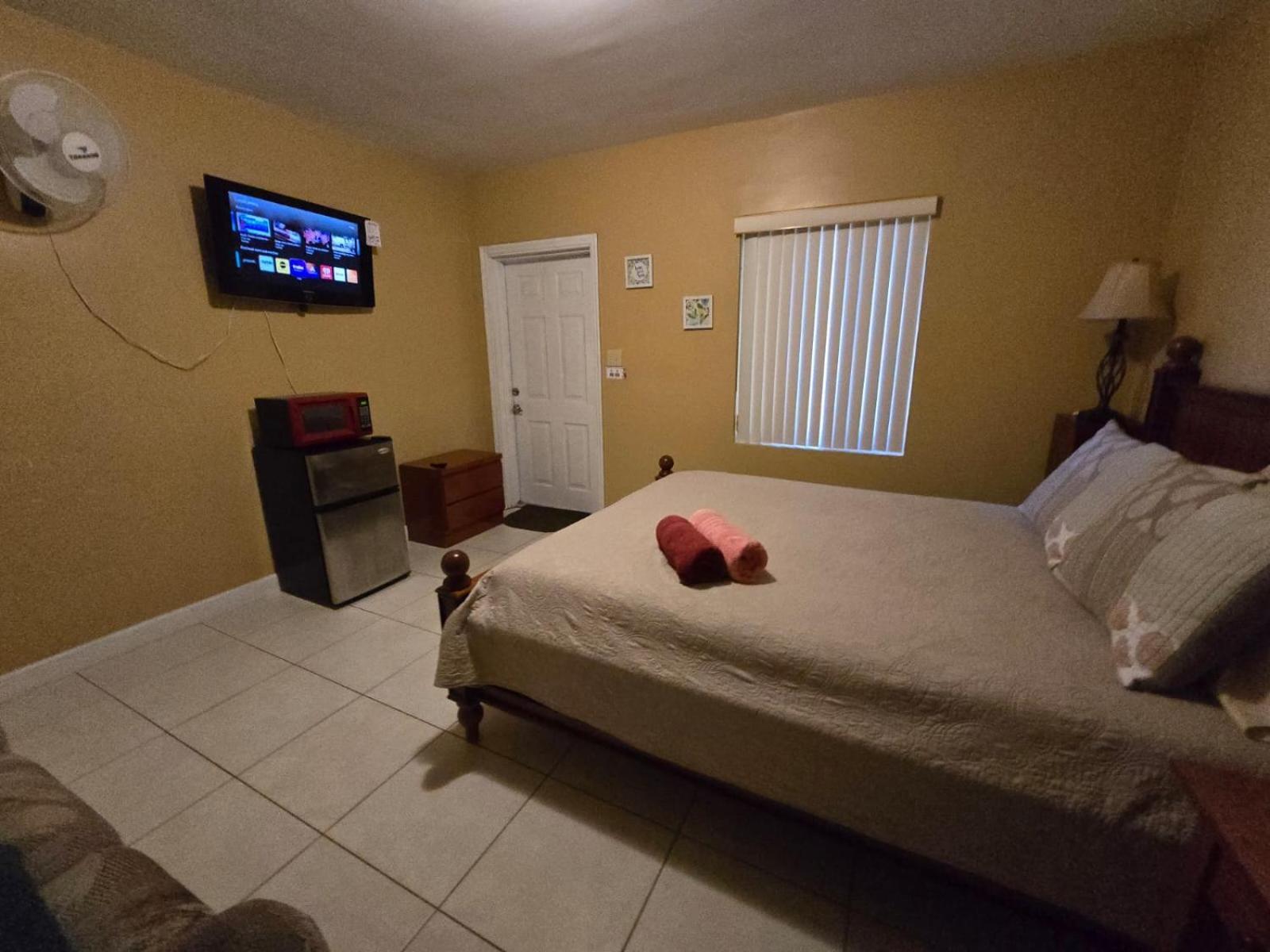 Royal Poinciana Stay Miami Springs Exterior photo