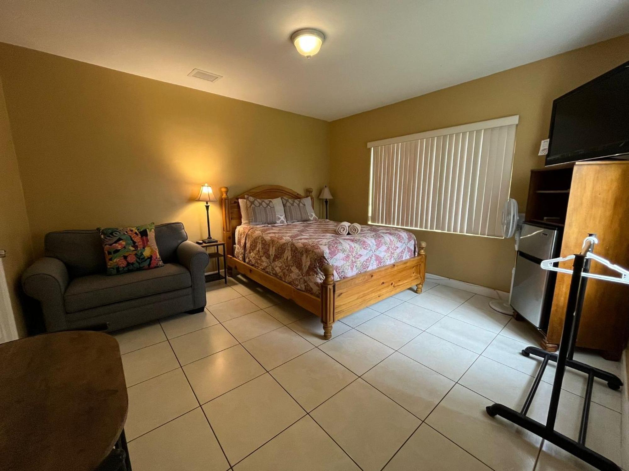 Royal Poinciana Stay Miami Springs Exterior photo